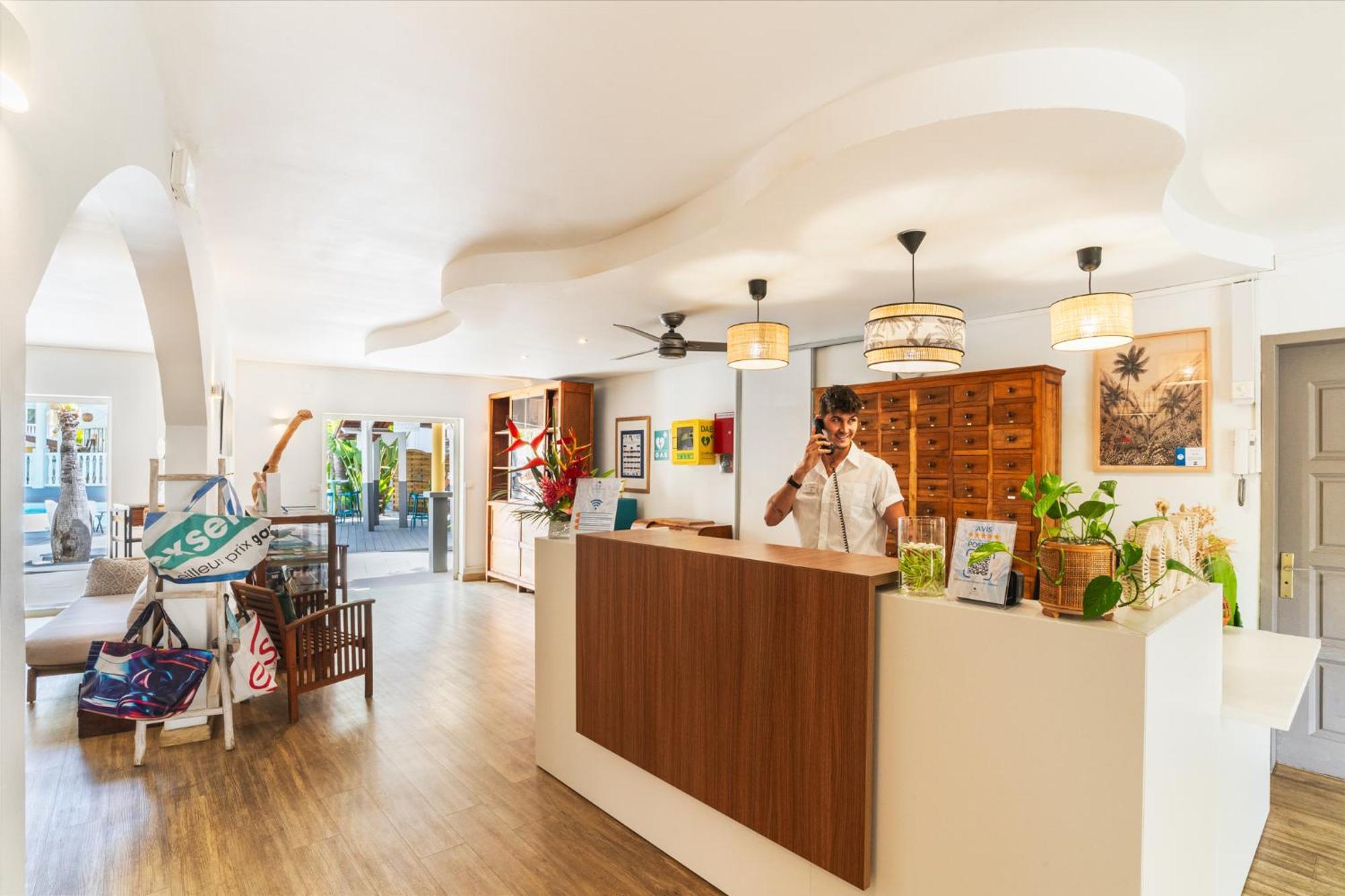 Hotel Exsel Ermitage Saint-Gilles Les Bains Exterior photo